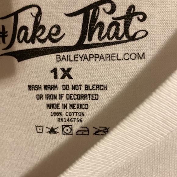 Baileyapparel.com Christmas T-shirt with matching masks . - Picture 7 of 8